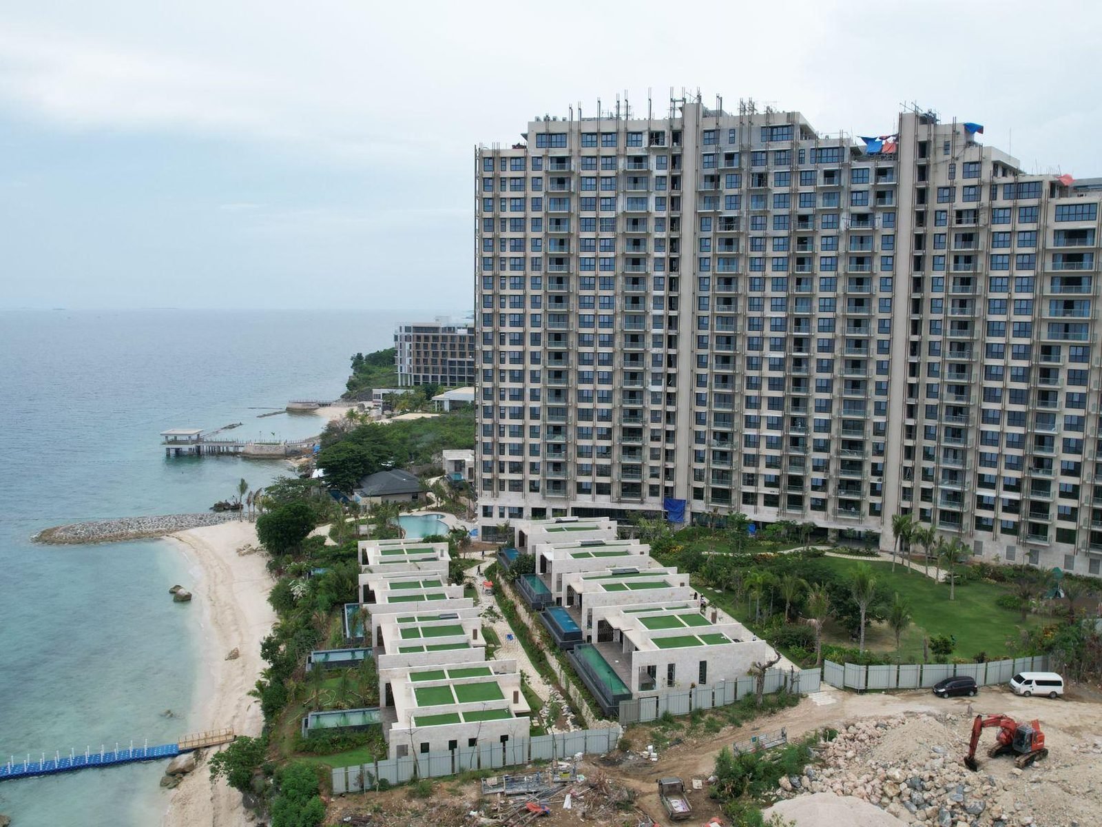 Residential tower and beachfront villas